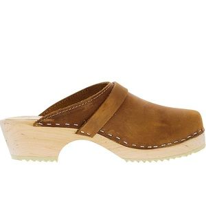Brown nubuck clogs